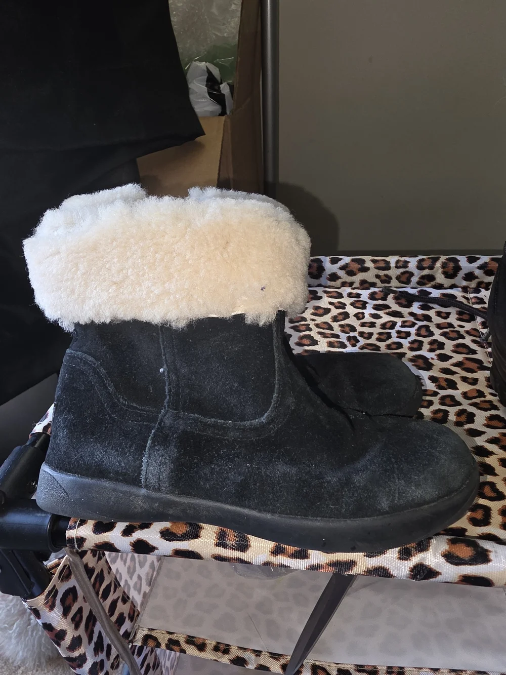 UGG keep little